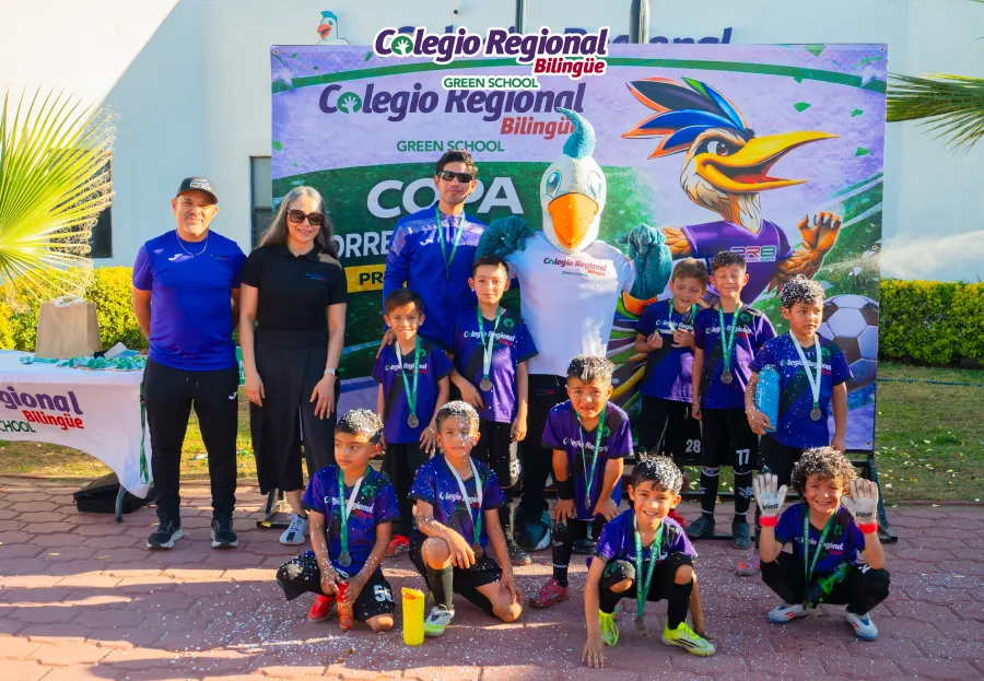 Alumnos practicando deportes en el CRB